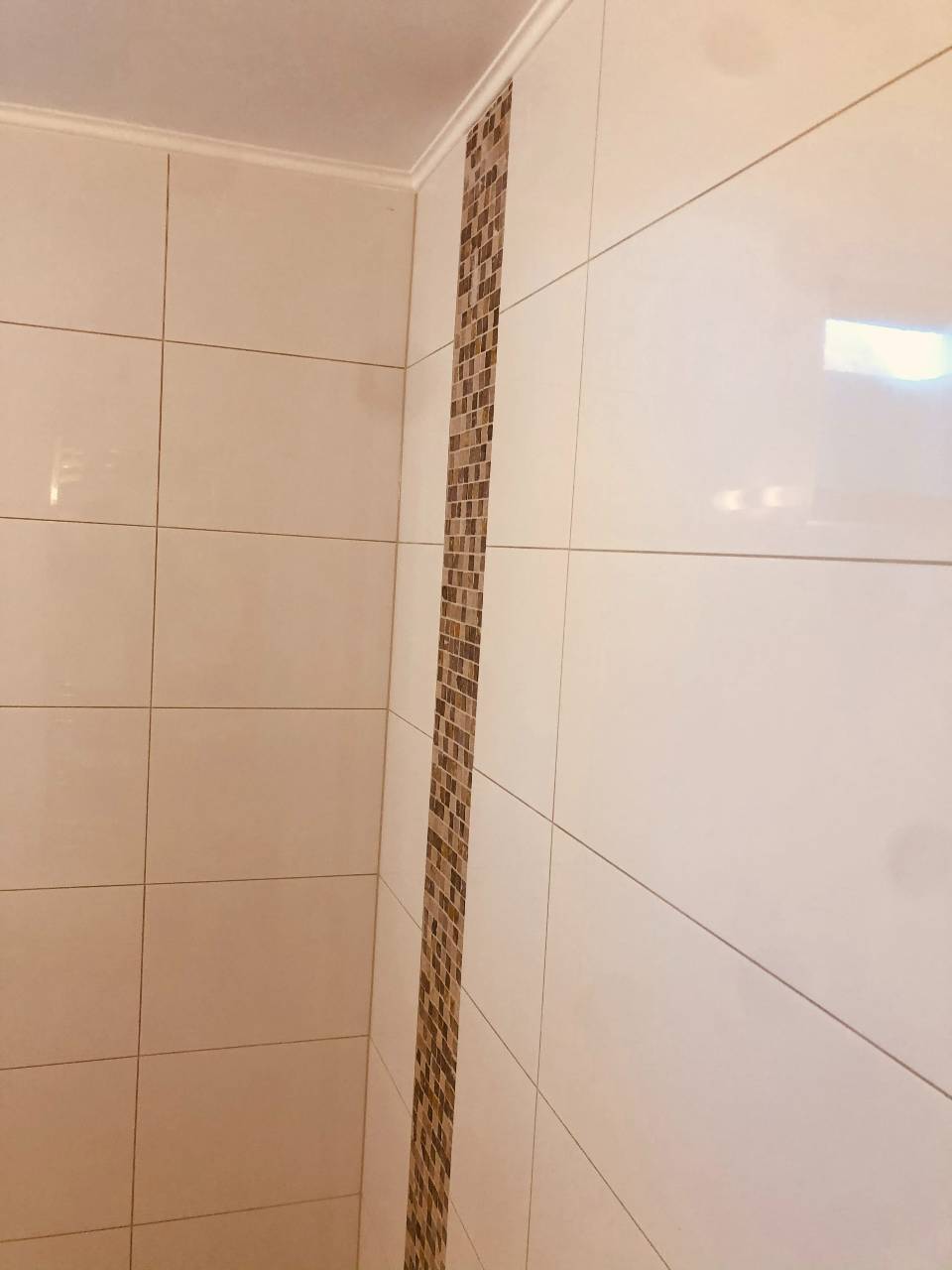 White Bathroom Tiles With Texture