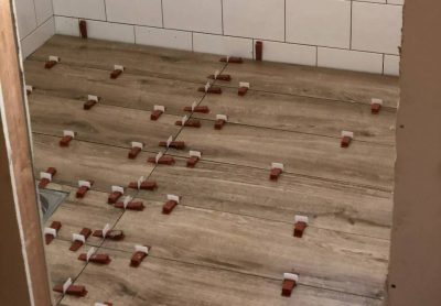 Installing-Floor-Markers Nytt klinkergolv Malmö, Lund, Vellinge